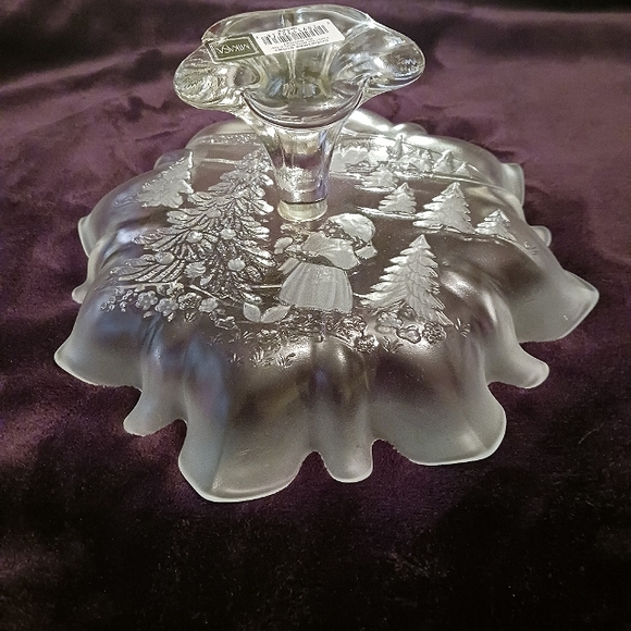 Mikasa Christmas Story Footed Bon Bon - Picture 4 of 4